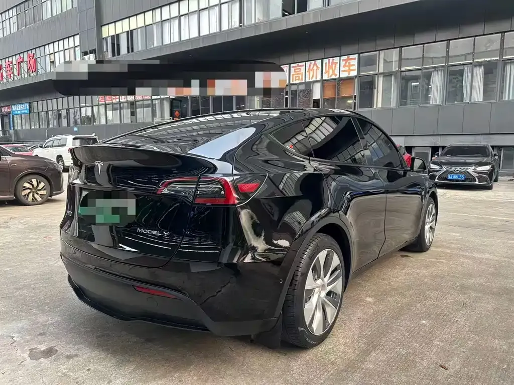 Tesla Model Y — фото 5