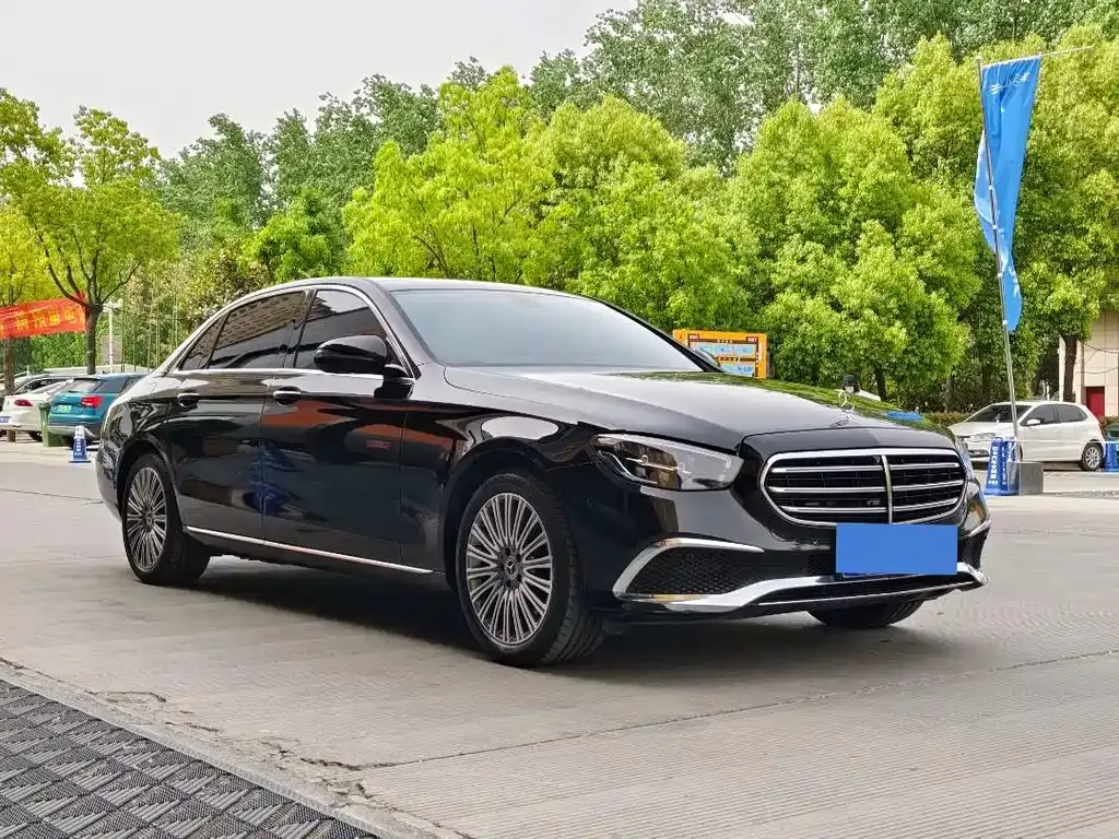 Mercedes-Benz E-Class — фото 4