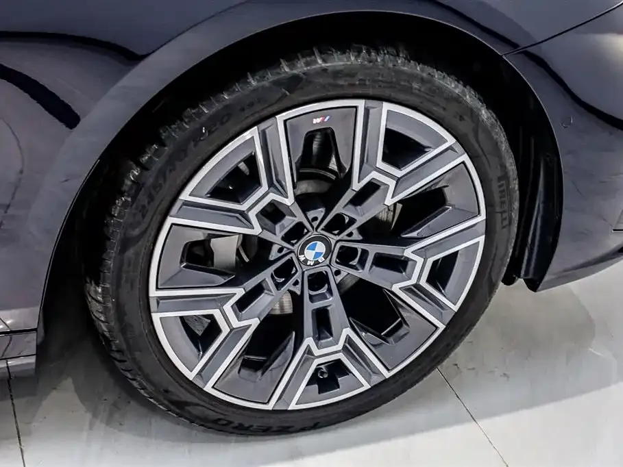 BMW 5 Series — фото 10