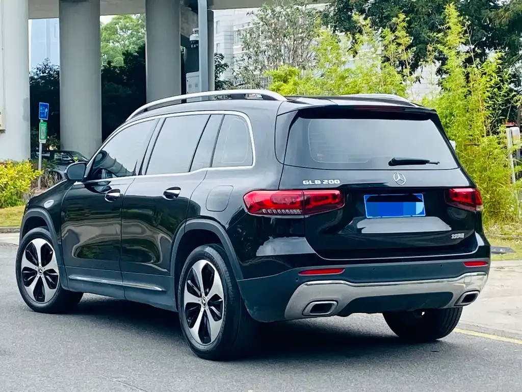 Mercedes-Benz GLB — фото 10