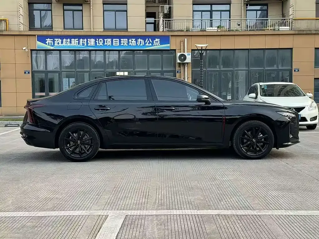 Hongqi H5 — фото 10