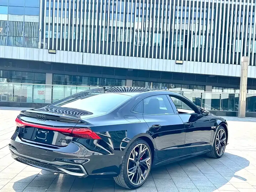 Audi A7L — фото 9