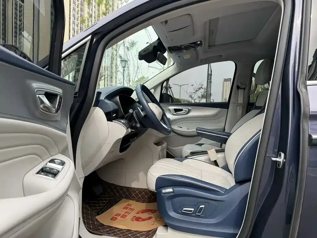 Roewe iMAX8 — фото 3