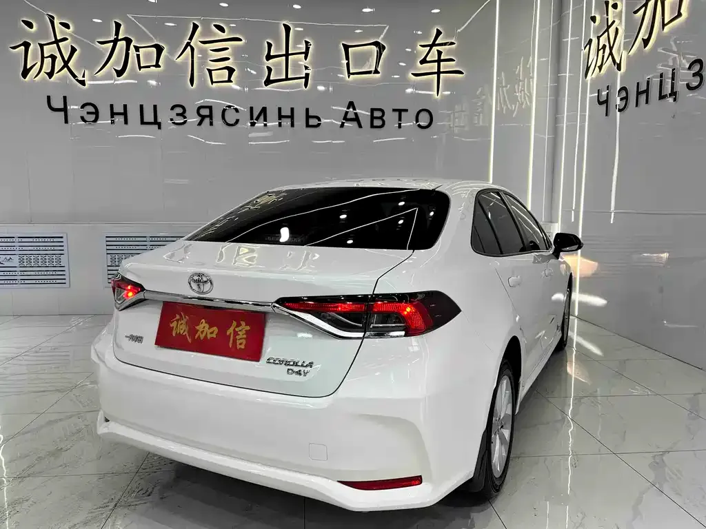 Toyota Corolla — фото 10