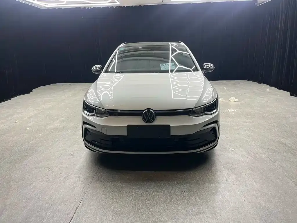 Volkswagen Golf — фото 1