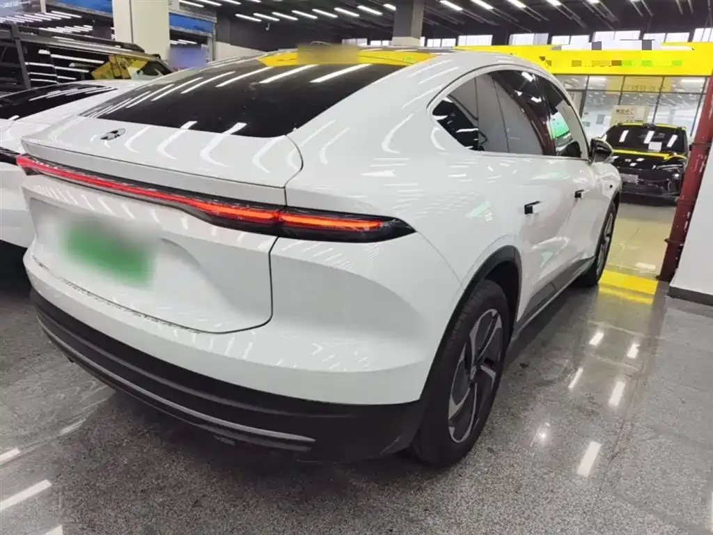 NIO EC6 — фото 10