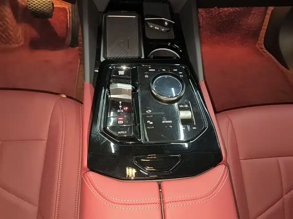BMW 5 Series 2025 из CN, фото 2