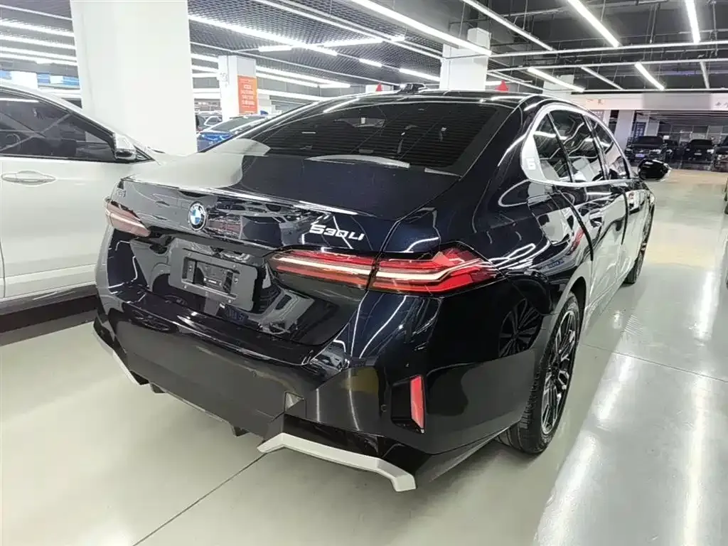 BMW 5 Series 2025 из CN, фото 5