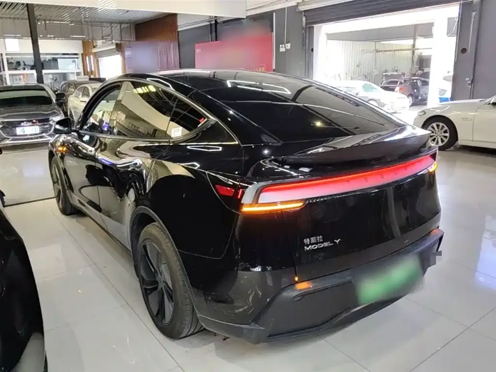 Tesla Model Y — фото 7