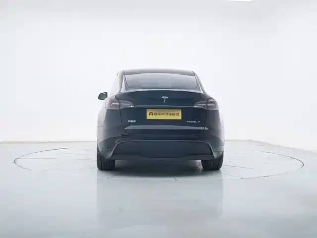 Tesla Model Y — фото 5