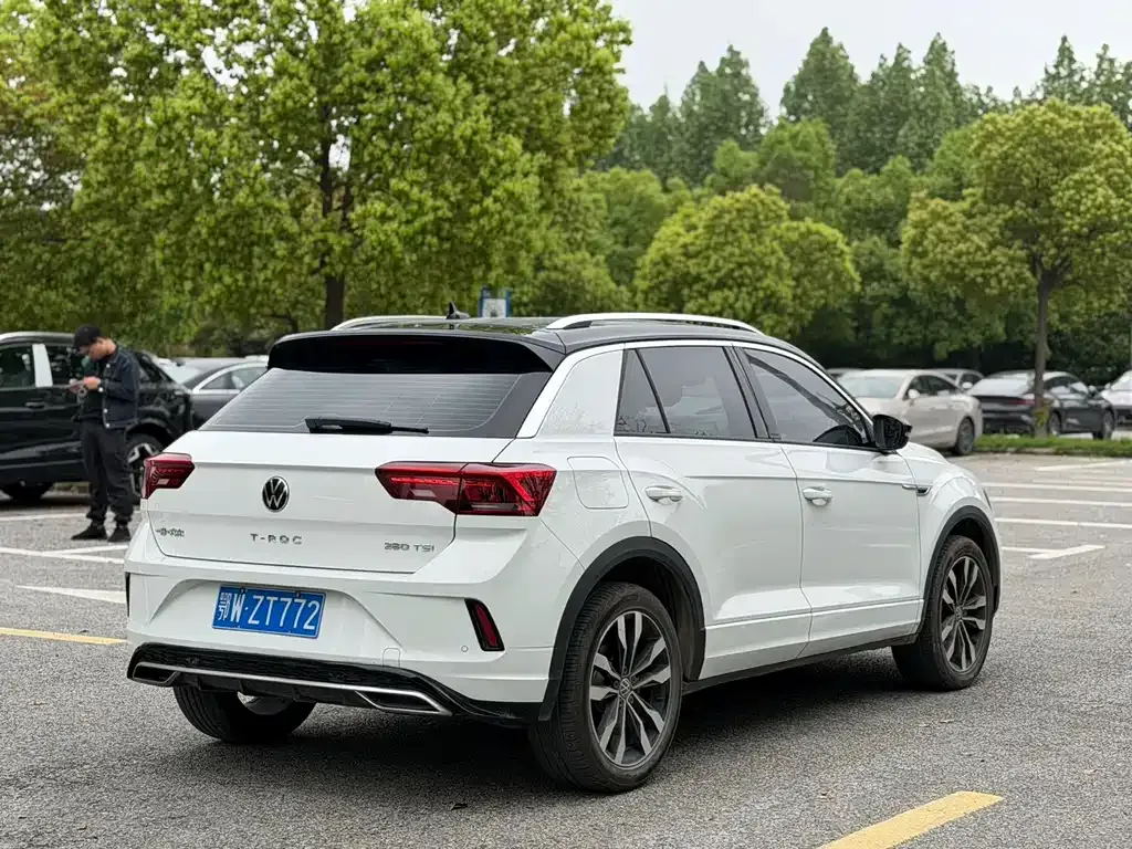 Volkswagen T-Roc — фото 10