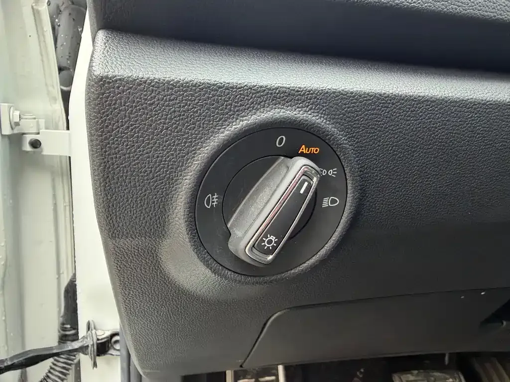 Volkswagen T-Roc — фото 4
