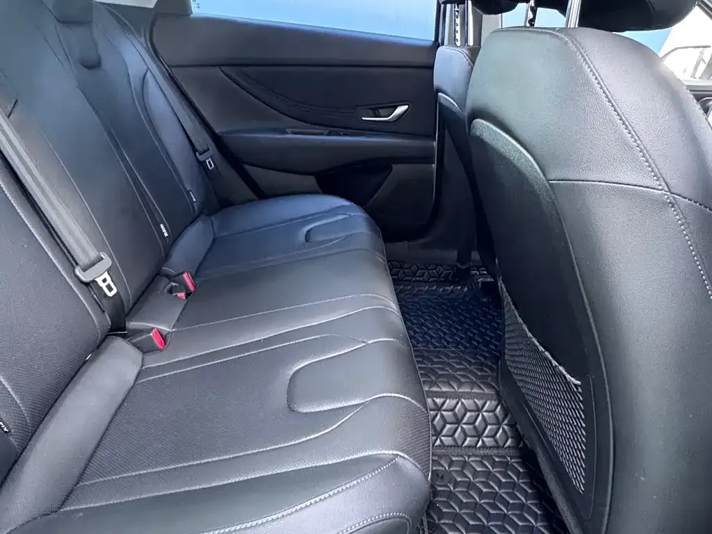 Hyundai Elantra 2023 из CN, фото 3
