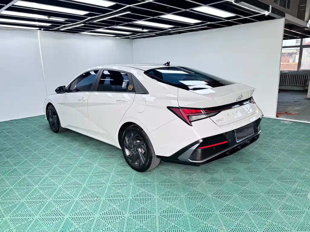 Hyundai Elantra 2023 из CN, фото 9