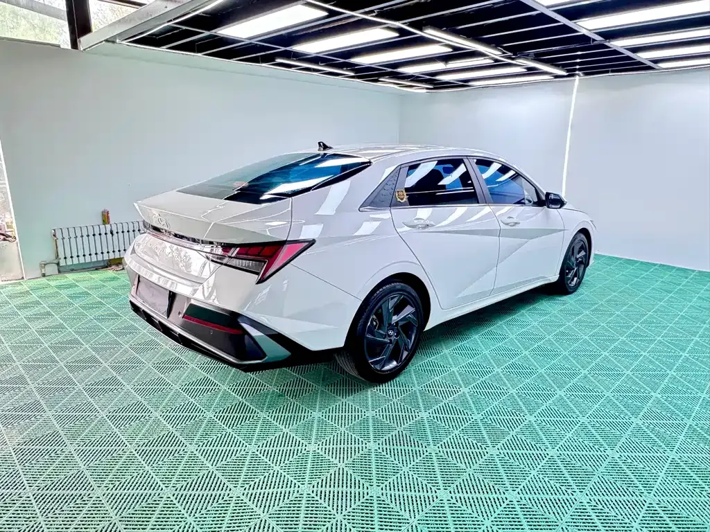 Hyundai Elantra 2023 из CN, фото 10
