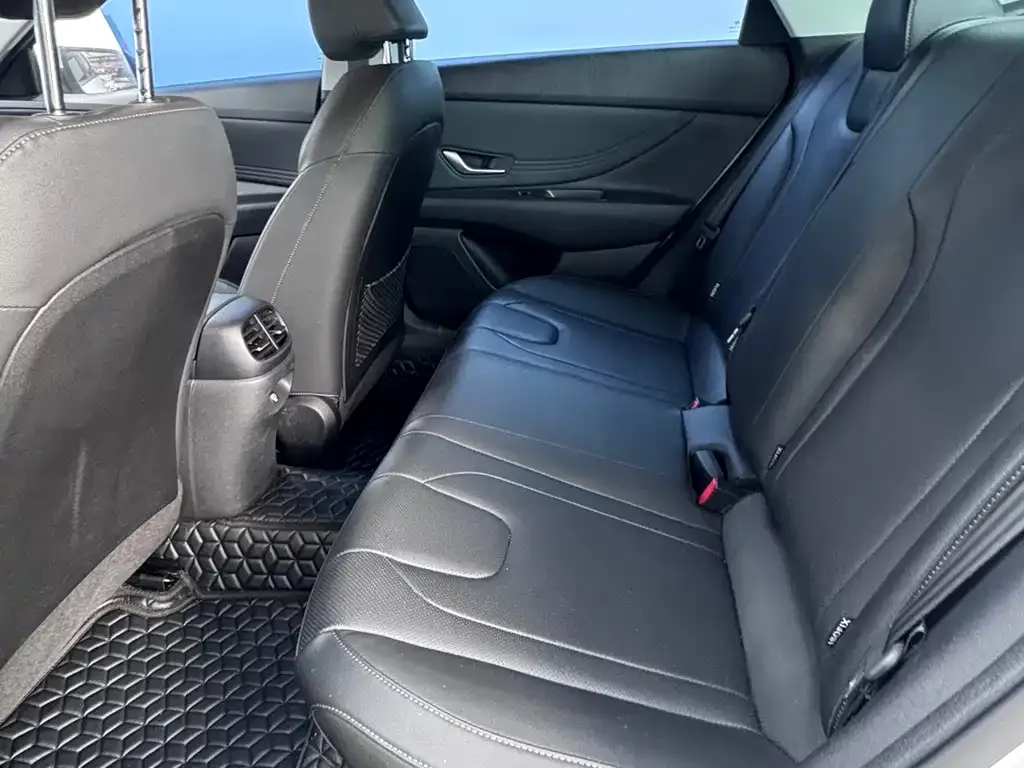 Hyundai Elantra 2023 из CN, фото 5