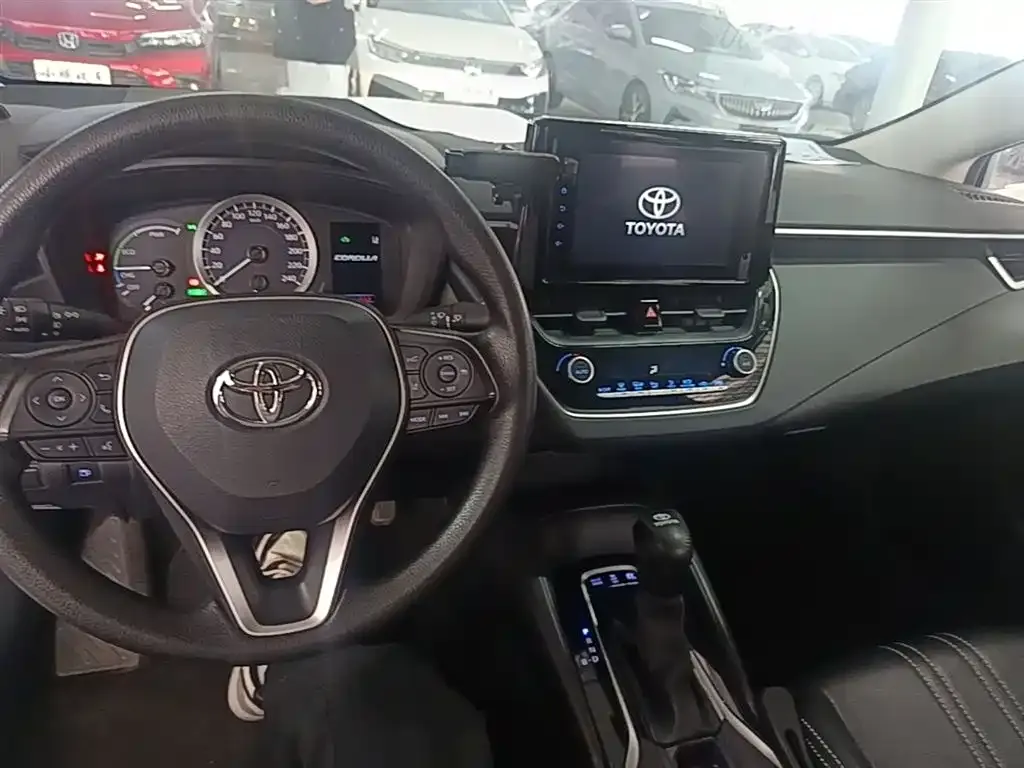 Toyota Corolla — фото 8