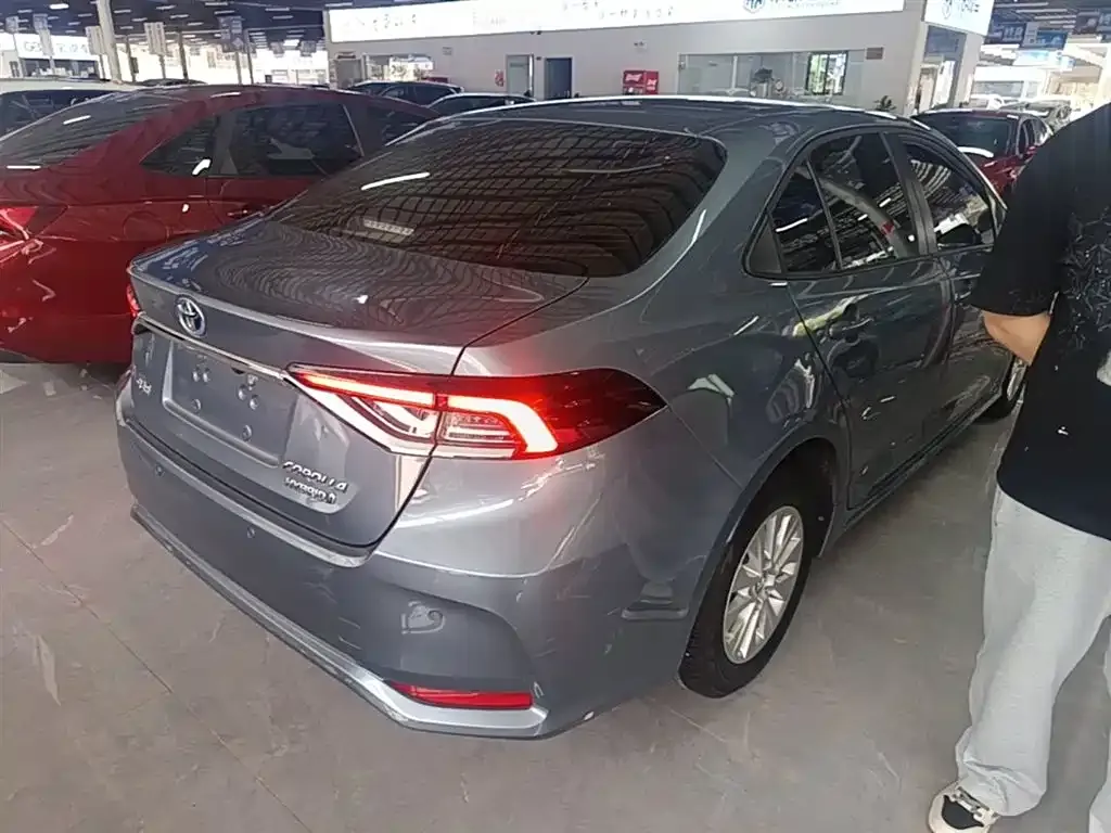Toyota Corolla — фото 10
