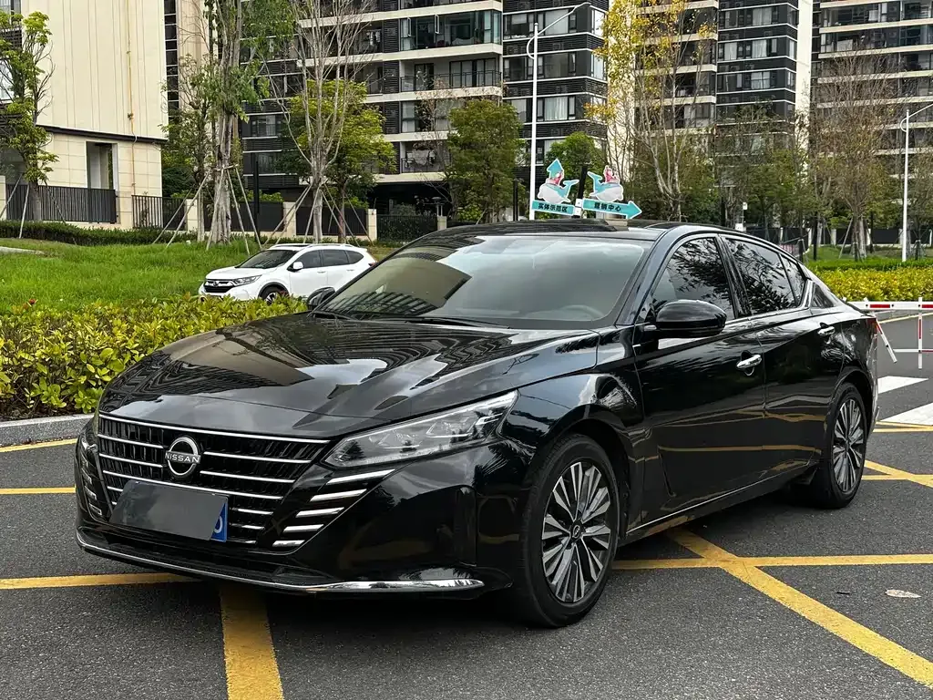 Nissan Teana — фото 1