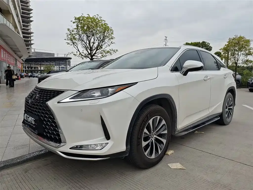 Lexus RX — фото 1