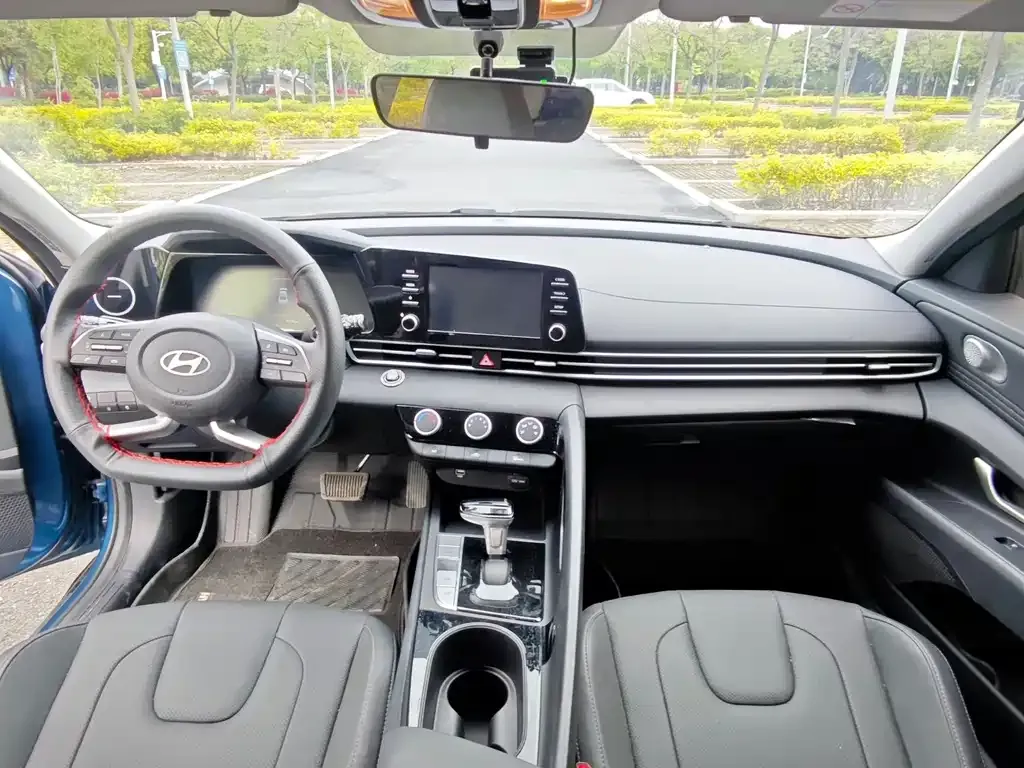 Hyundai Elantra — фото 6