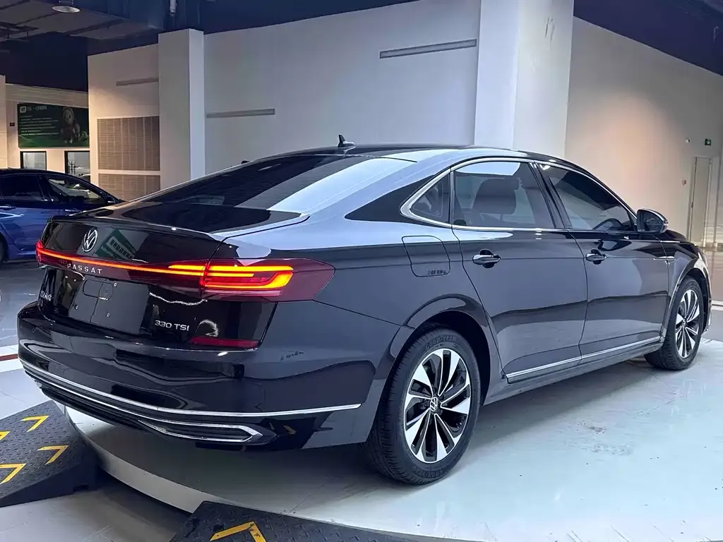 Volkswagen Passat — фото 10