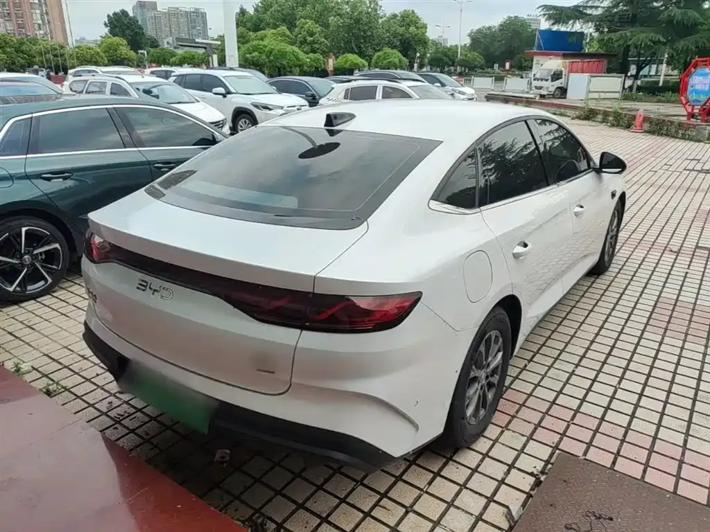 BYD Qin L — фото 10