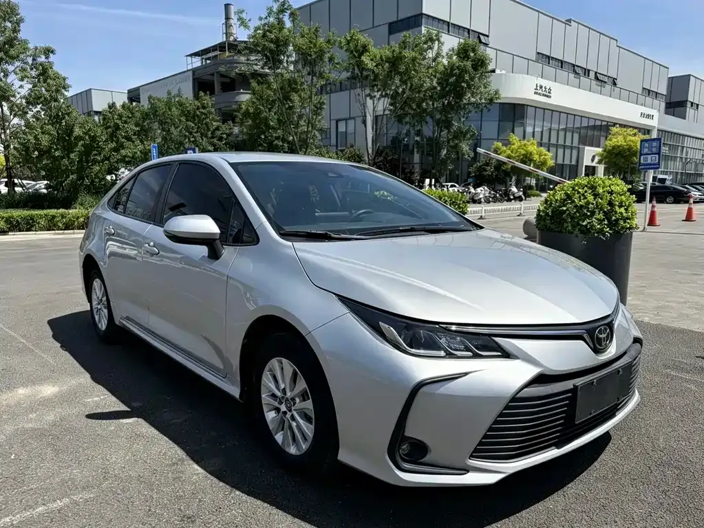 Toyota Corolla — фото 10