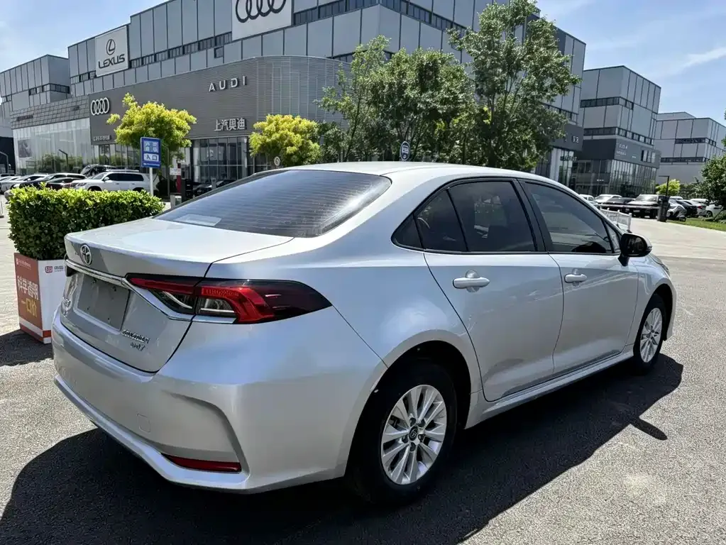 Toyota Corolla — фото 9