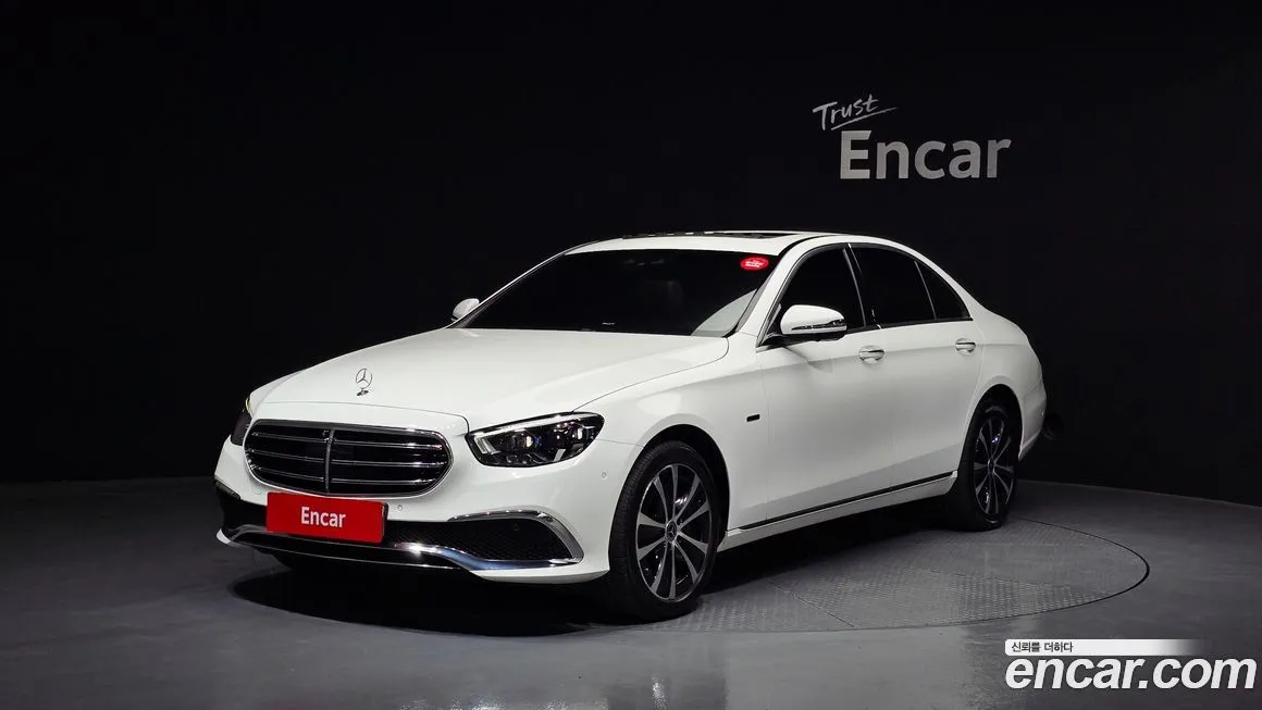 Mercedes-Benz E-Class — фото 1