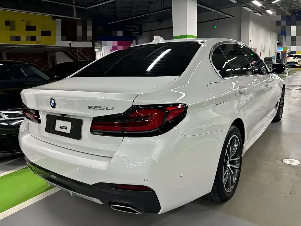 BMW 5 Series — фото 4