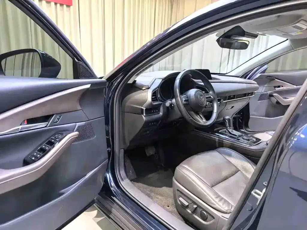 Mazda CX-30 — фото 10