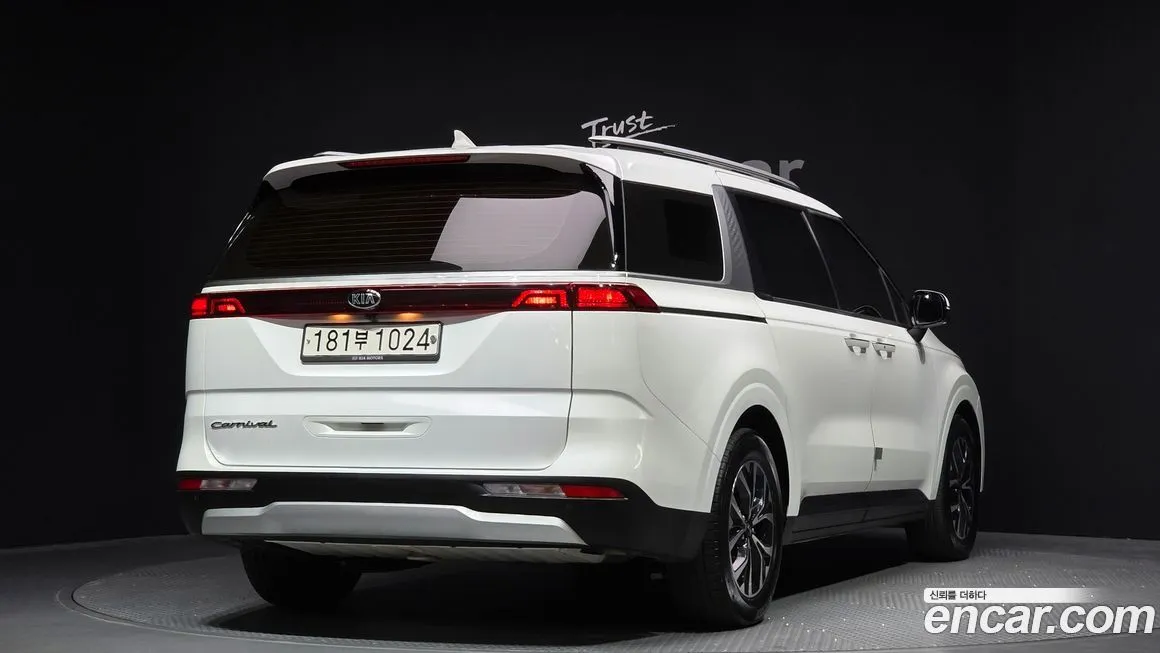 Kia Carnival — фото 4