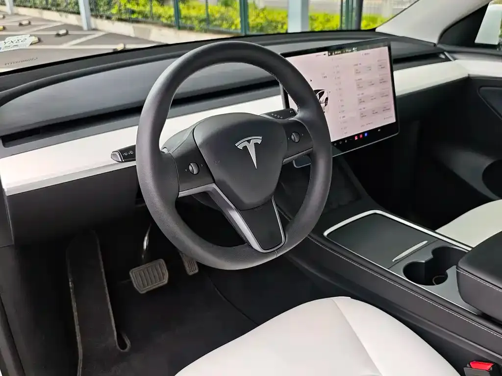 Tesla Model Y — фото 5