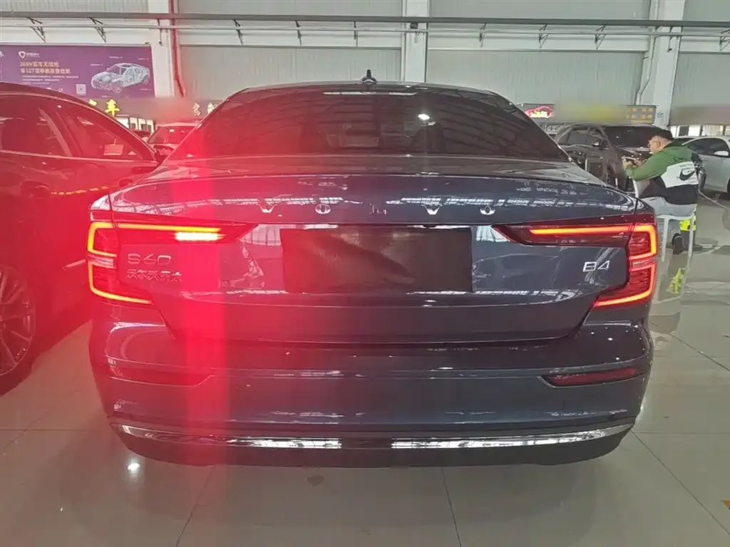 Volvo S60 2025 из CN, фото 4