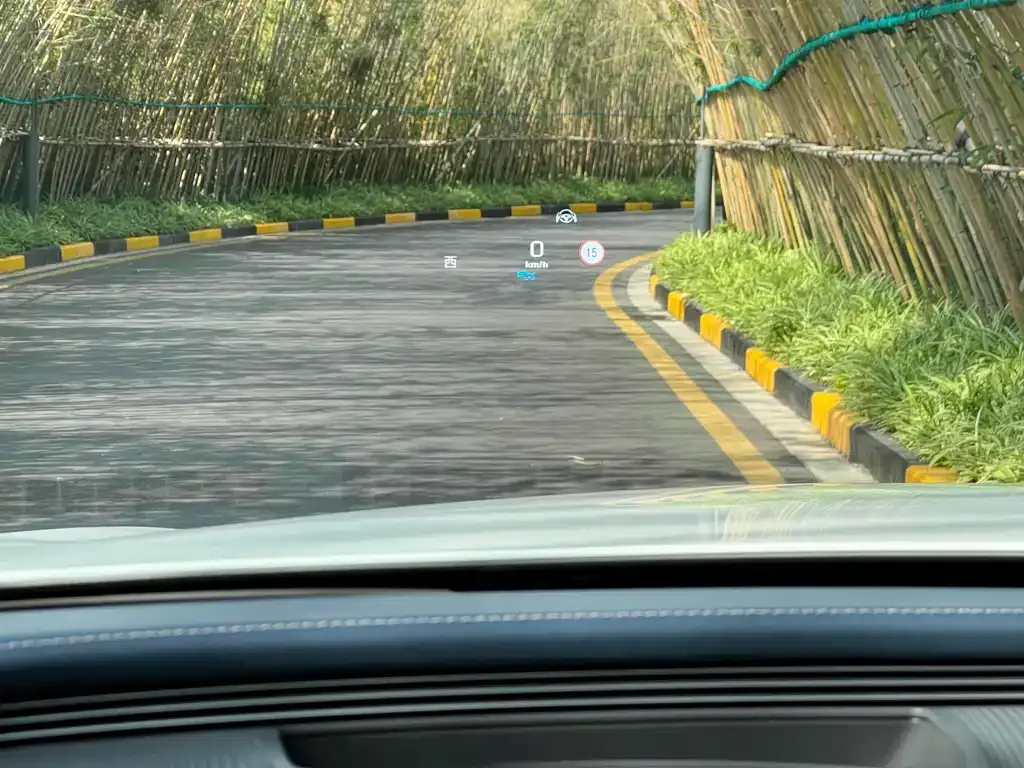 Mercedes-Benz EQC 2021 из CN, фото 8