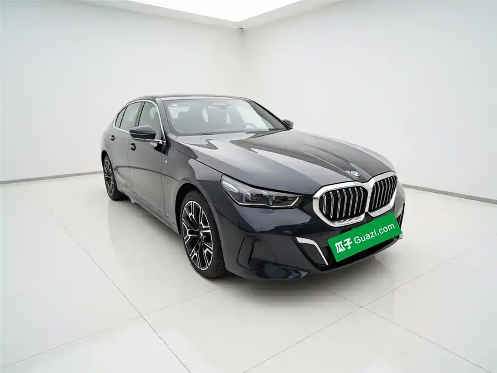BMW 5 Series — фото 10