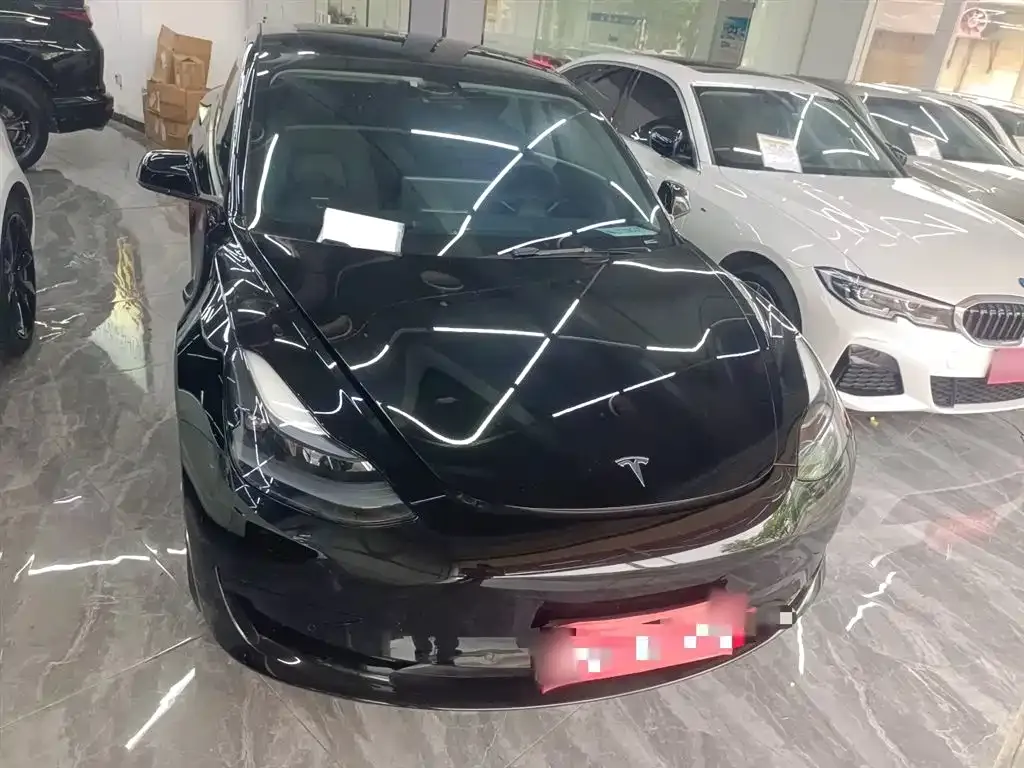 Tesla Model 3 — фото 1