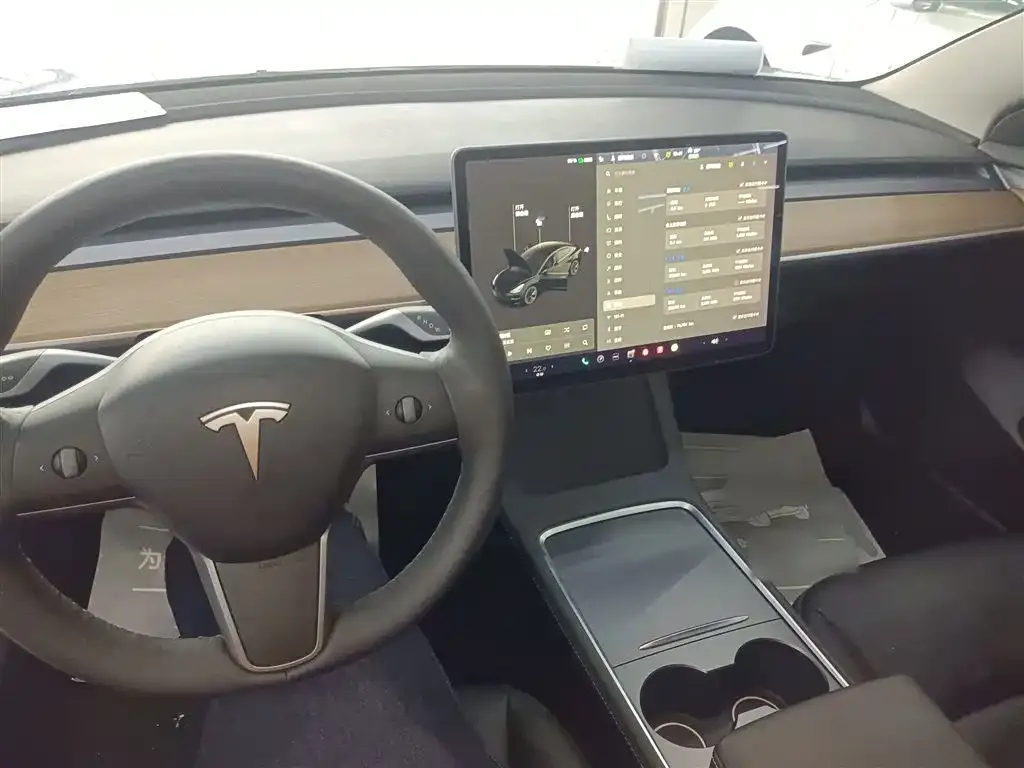 Tesla Model 3 — фото 10