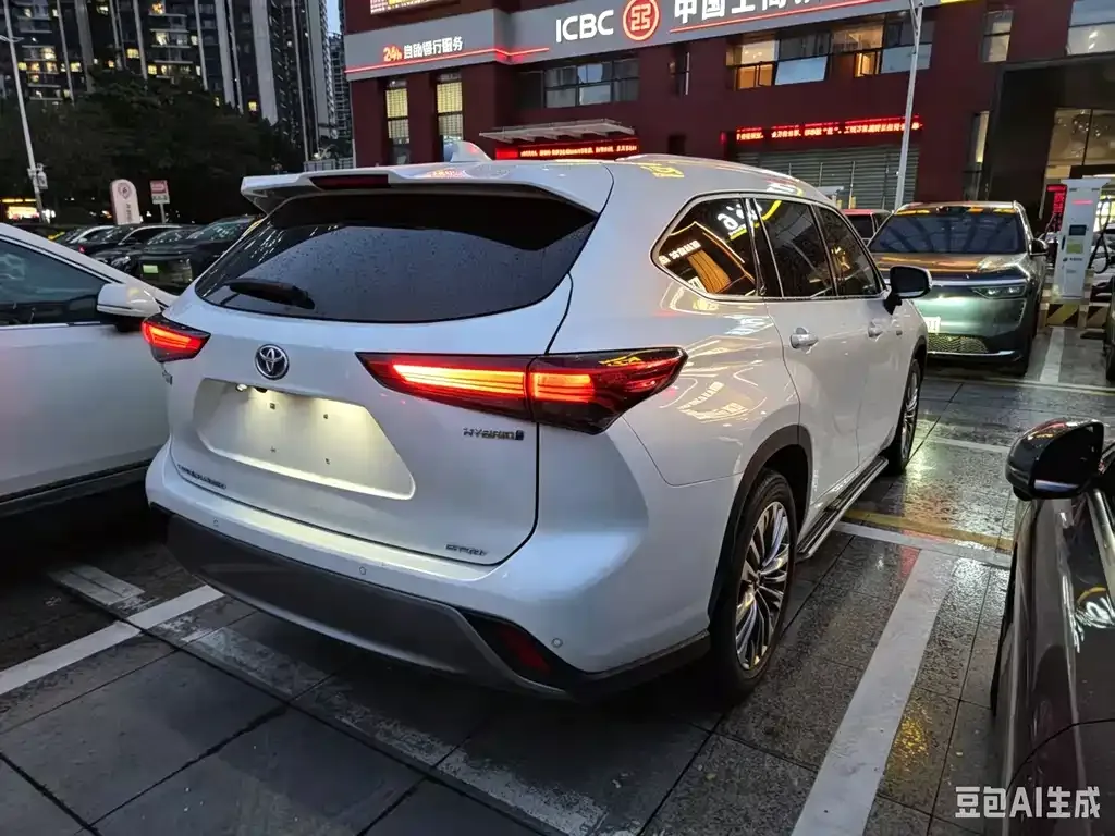 Toyota Highlander — фото 10