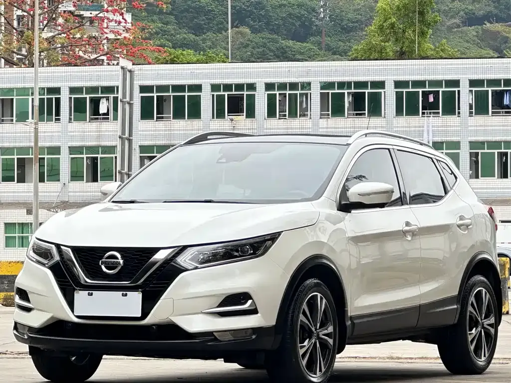 Nissan Qashqai — фото 1