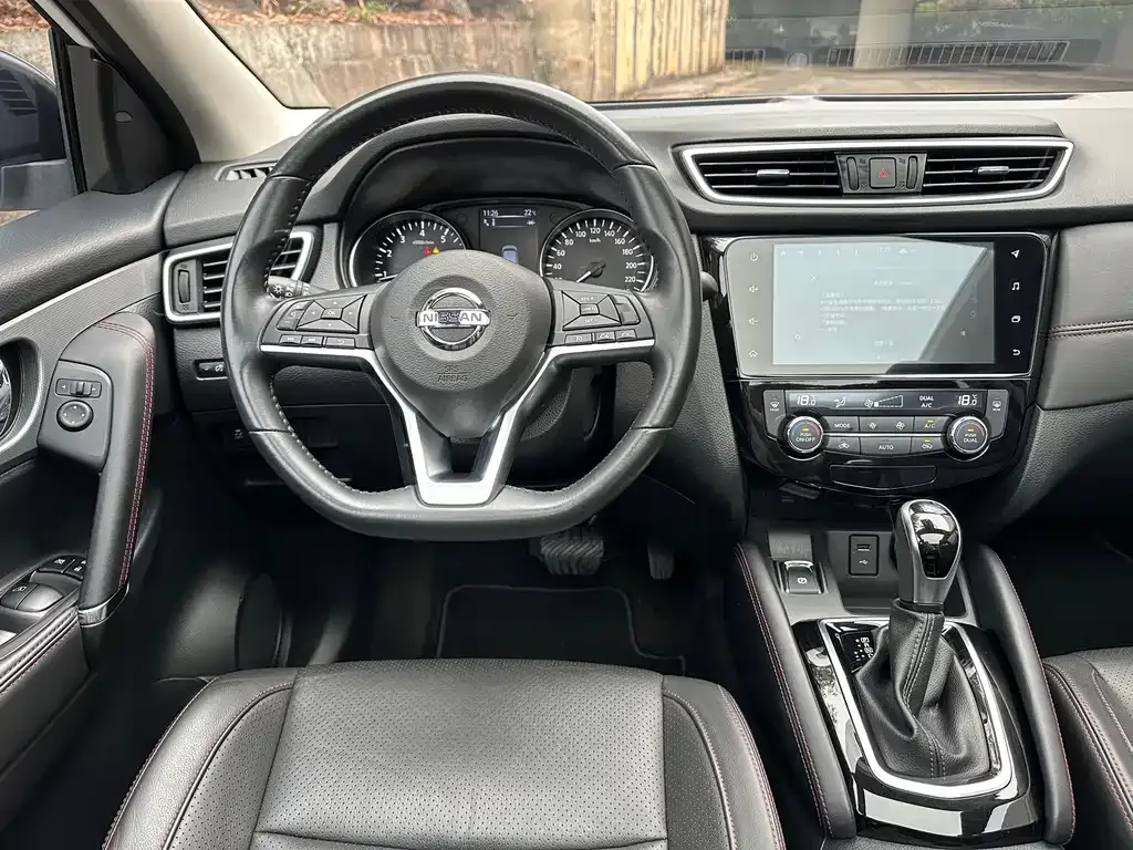 Nissan Qashqai — фото 8