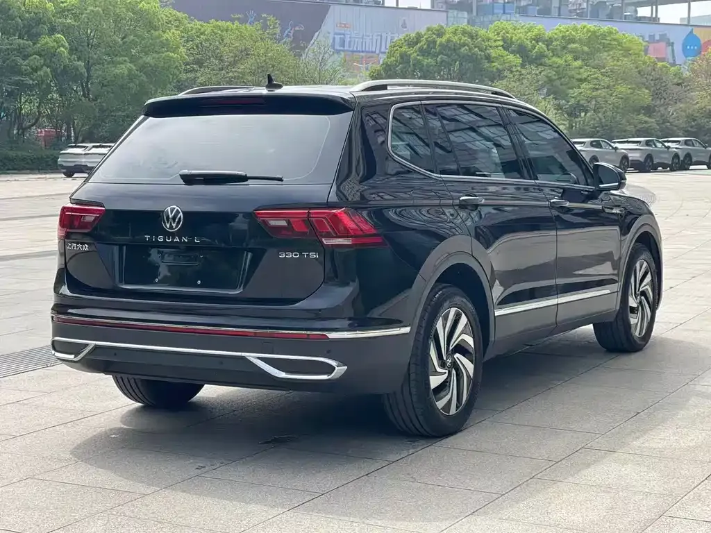 Volkswagen Tiguan L — фото 7