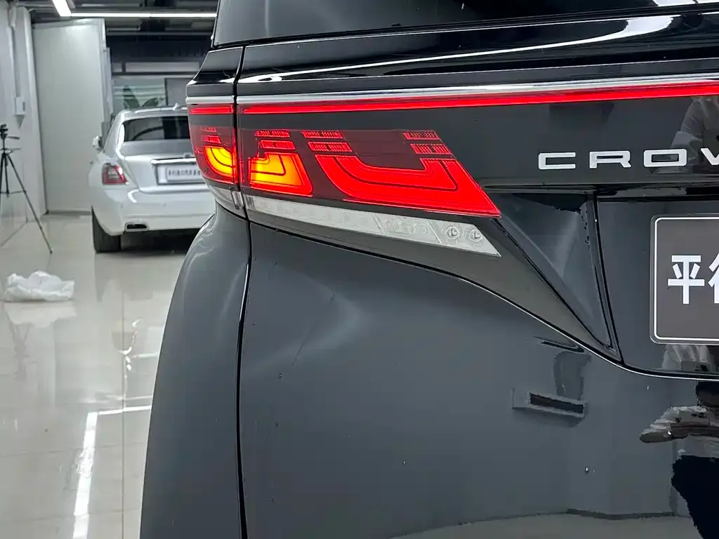 Toyota Vellfire — фото 9