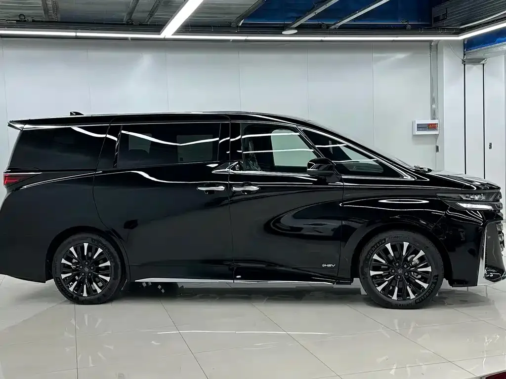 Toyota Vellfire — фото 8