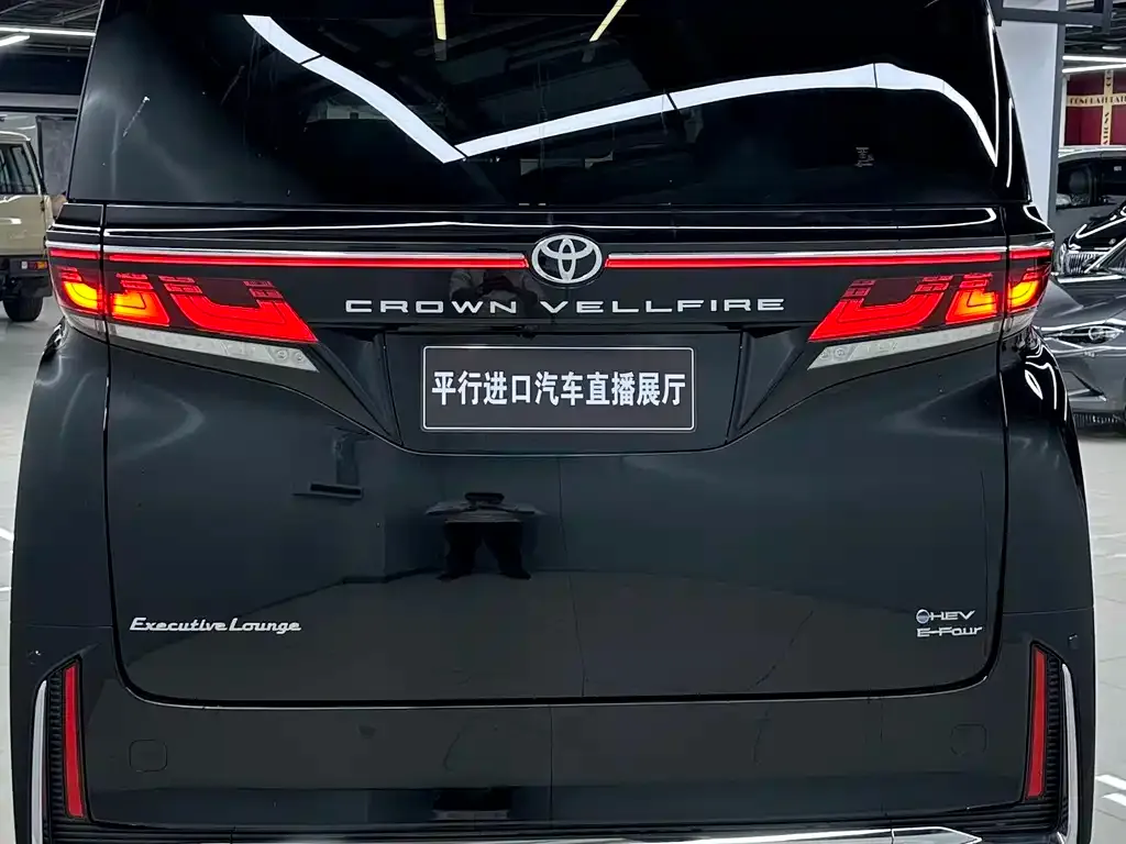 Toyota Vellfire — фото 4