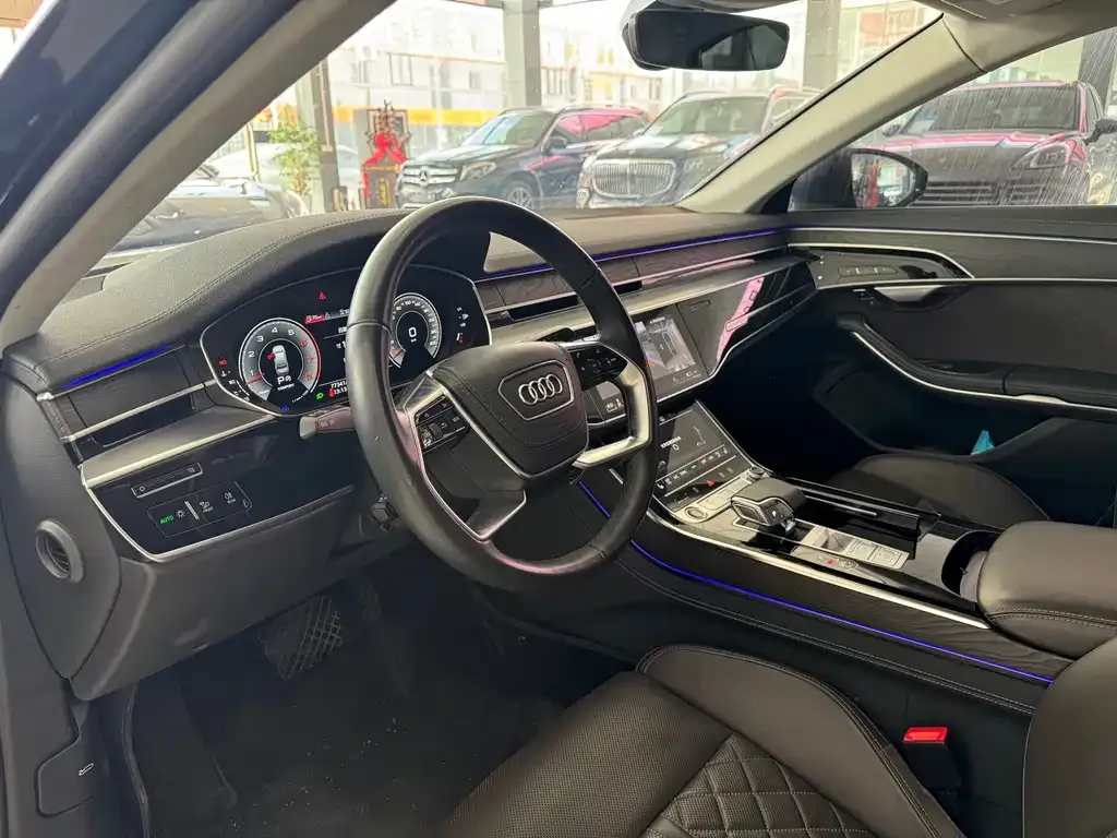 Audi A8 — фото 10