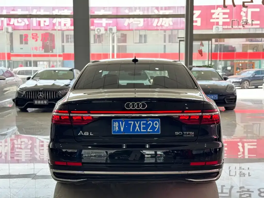 Audi A8 — фото 2