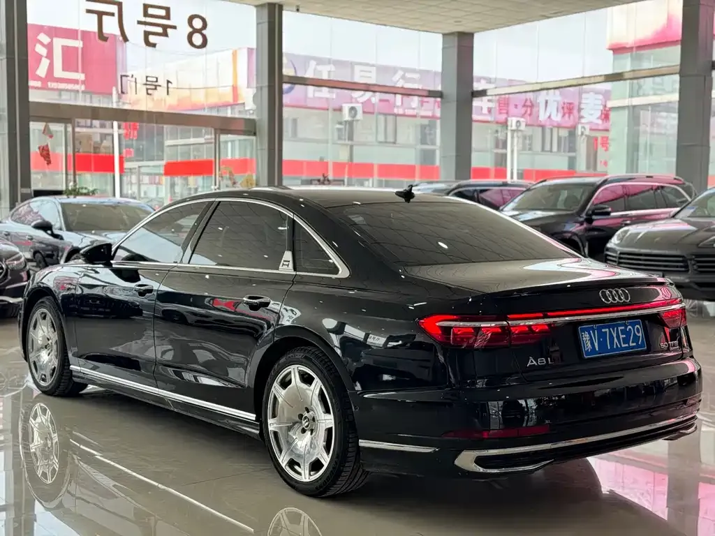 Audi A8 — фото 3
