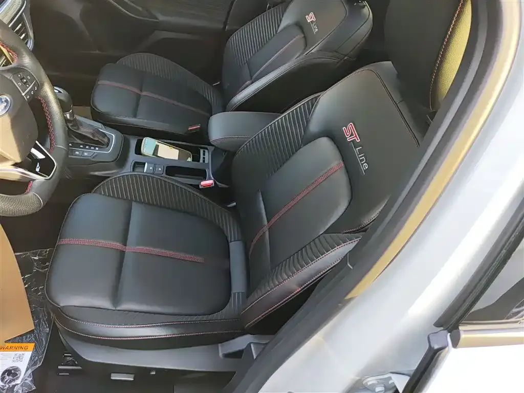 Ford Focus 2023 из CN, фото 4